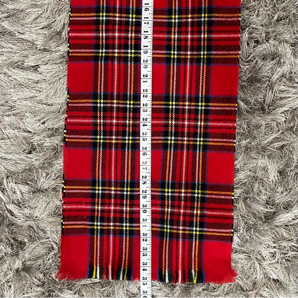 Le chateau unisex red multicoloured plaid made in Korea scarf. Used. - Picture 5 of 8